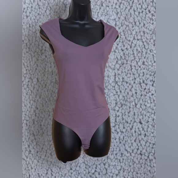 NWT Women's Sexy V Neck Double Lined Sleeveless Bodysuit Eggplant Size S - Picture 4 of 8